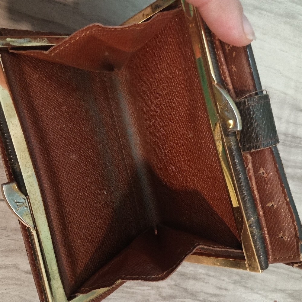 Authentic LOUIS VUITTON Vienois Wallet Kiss Lock Brown - Picture 11 of 16